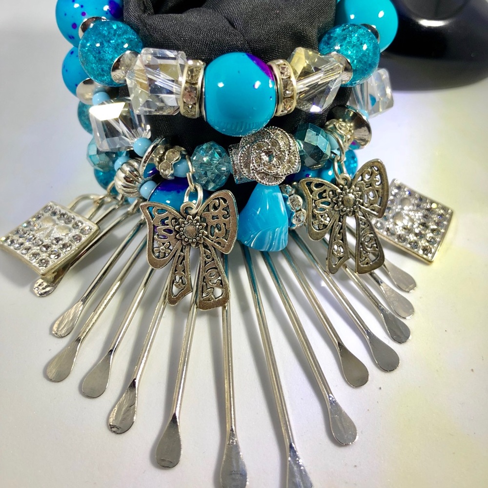 A 4 piece bracelet set